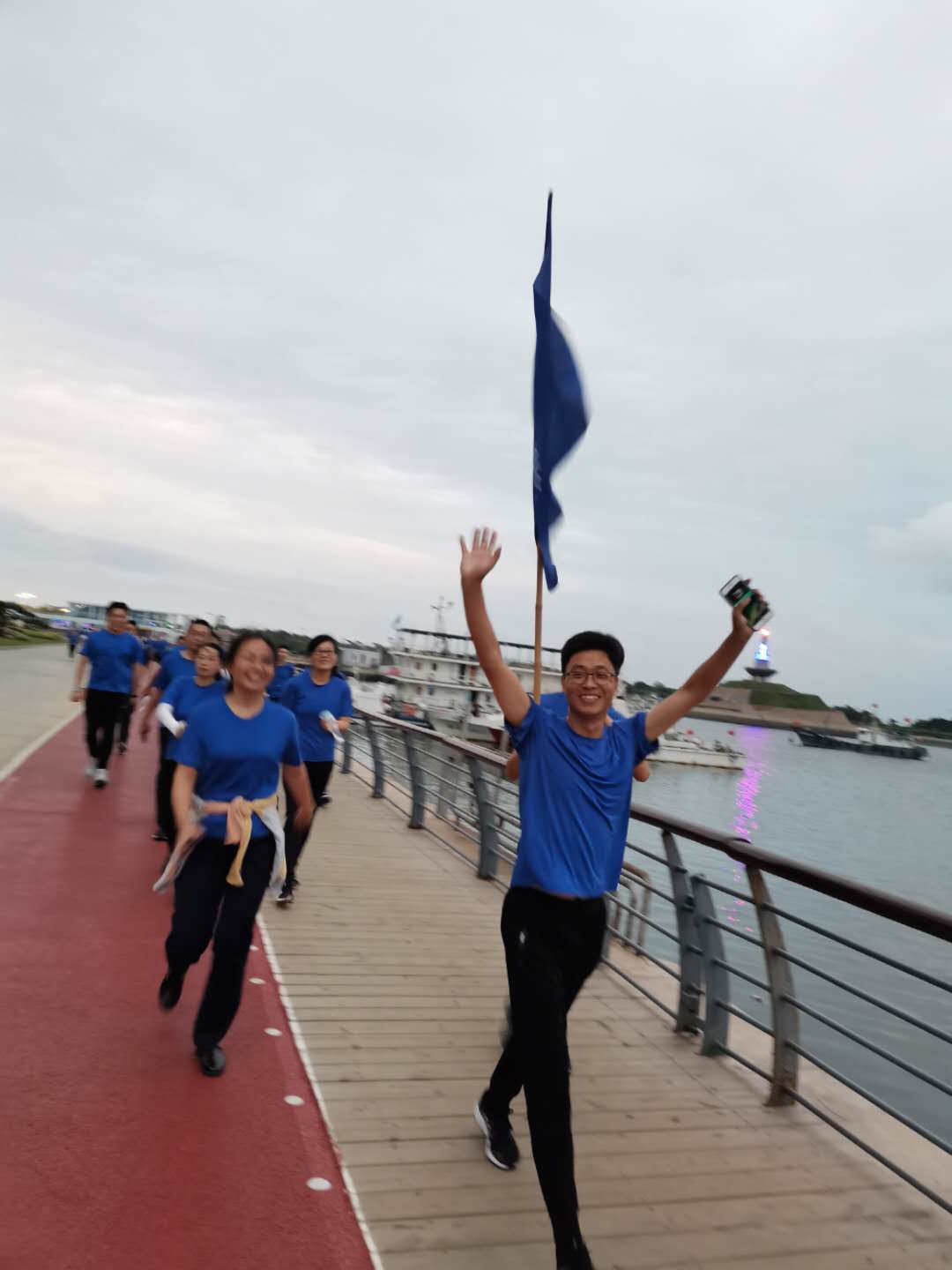 日照沪农商村镇银行成功举办“我运动、我快乐、我健康”职工健步走活动